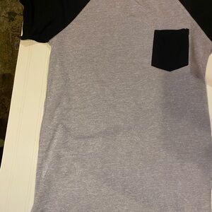 Casual Black and Gray Men's Short Sleeve Tee